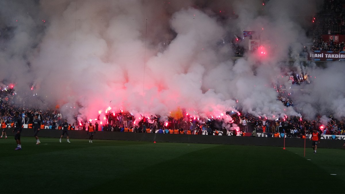Trabzonspor, 20 bin taraftarı önünde antrenman yaptı