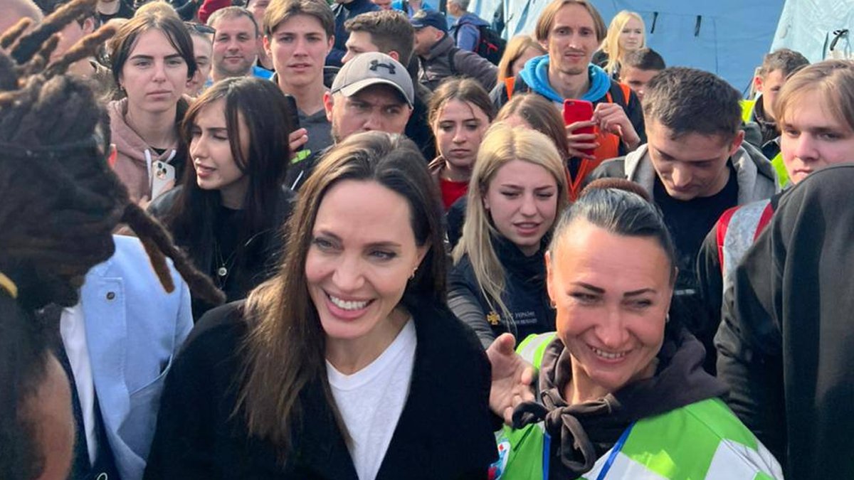 Angelina Jolie Ukrayna'da: Ziyareti bölündü
