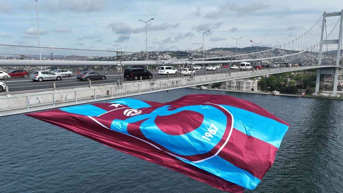 Trabzonspor Bayrağı İstanbul Boğazı'nda