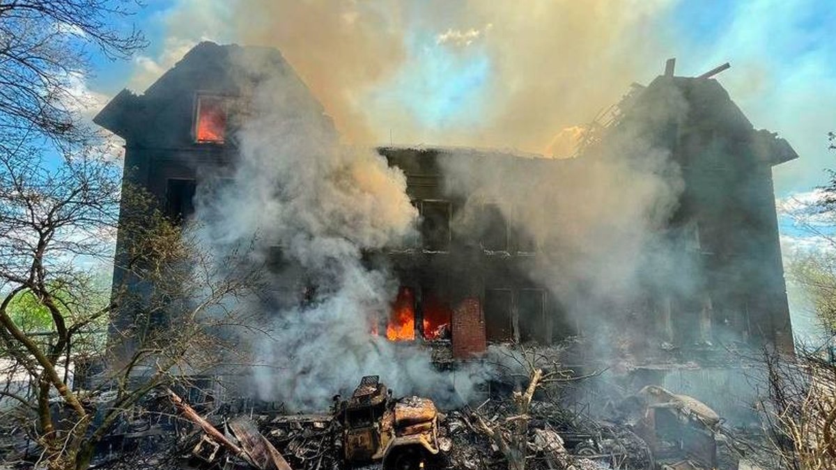 İki dünya savaşı görmüştü: Rusya 100 yıllık okulu vurdu