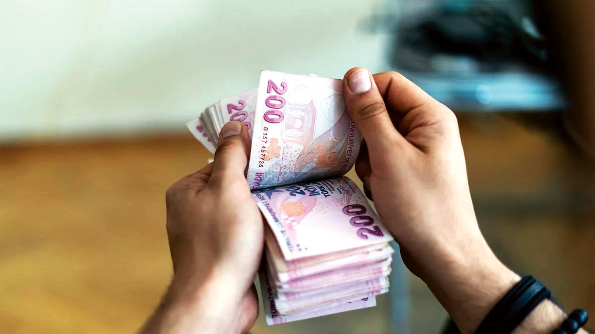 Orta sınıf bitti ücretler dipte birleşti: 'Asgari' müşterek