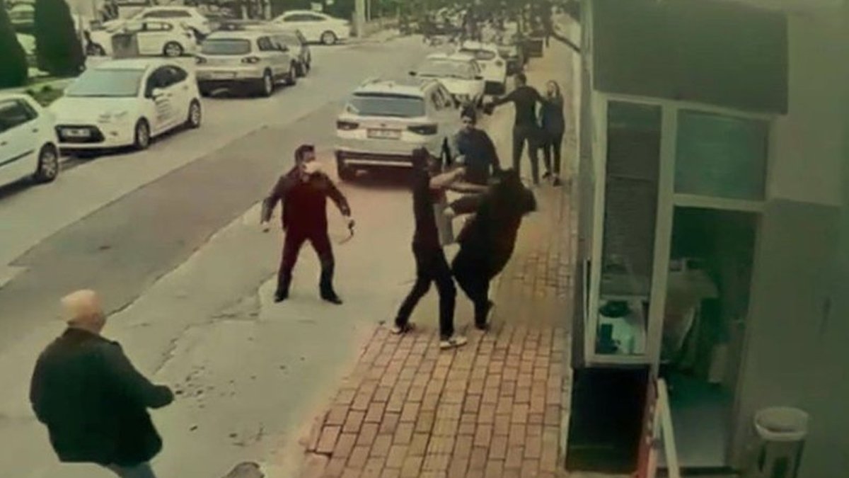 Sokak ortasında kadını darp eden adama meydan dayağı