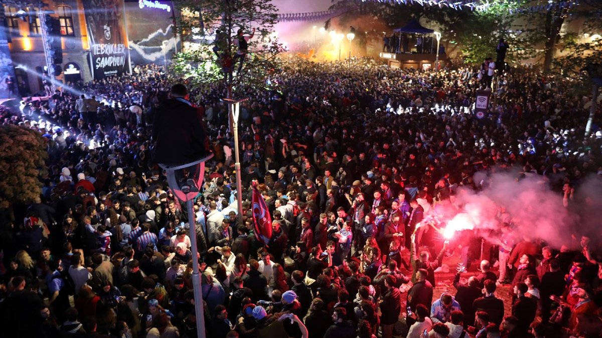 Dünya Trabzonspor'un tarihi şampiyonluğunu konuşuyor