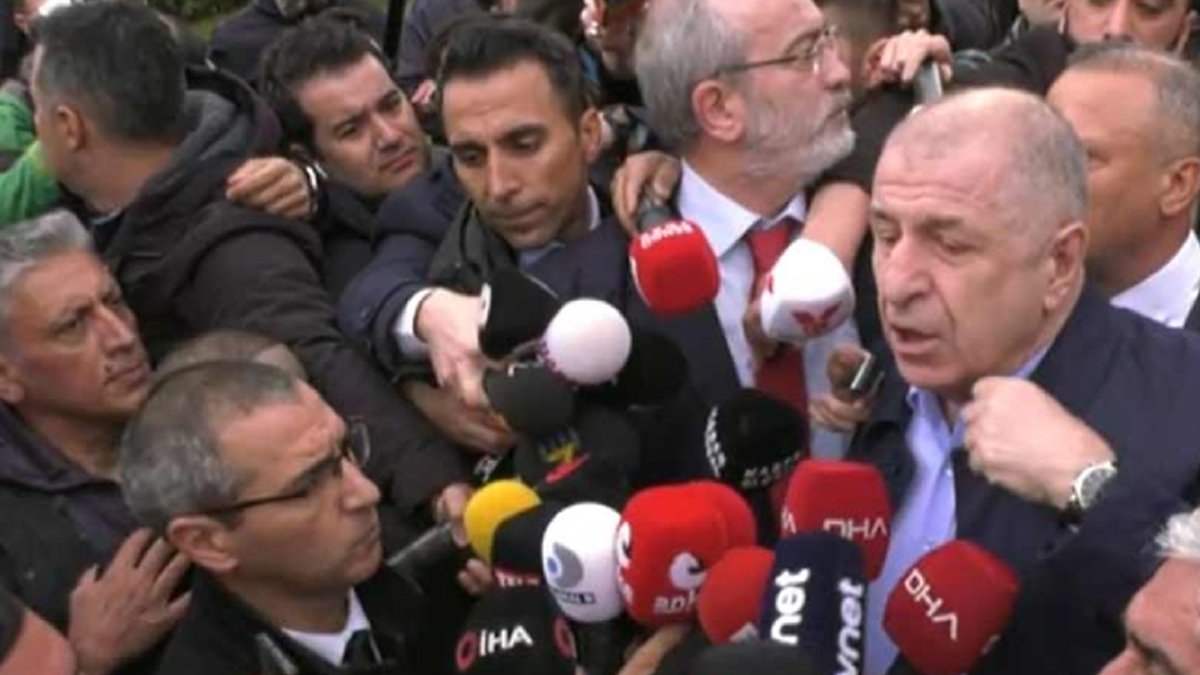 İçişleri Bakanlığı'na yürümek isteyen Ümit Özdağ'a polis engeli