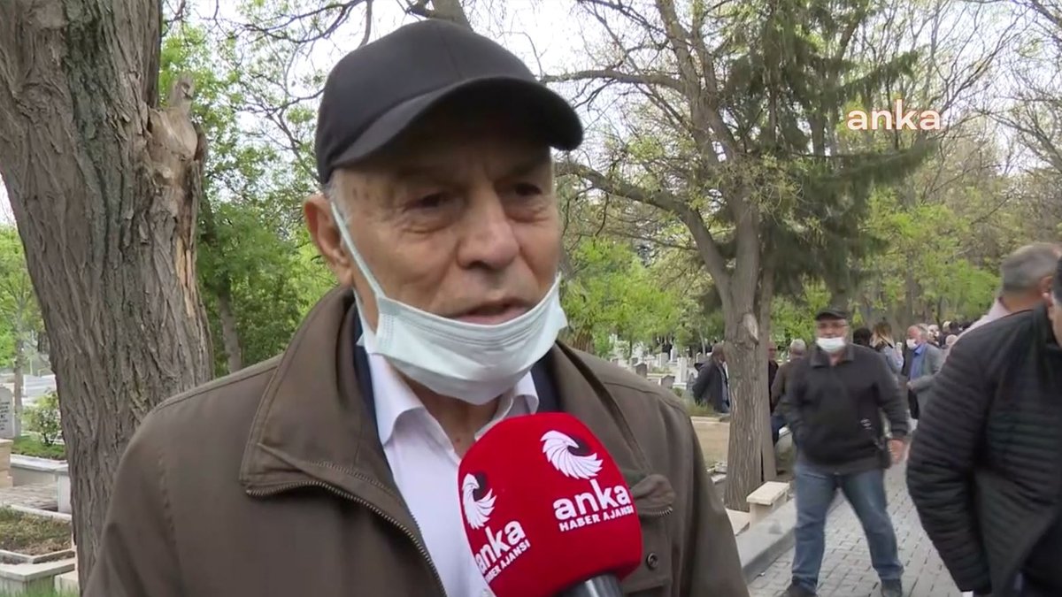 Bora Gezmiş, kardeşi Deniz Gezmiş'i mezarı başında andı: Onlara borcumuz var