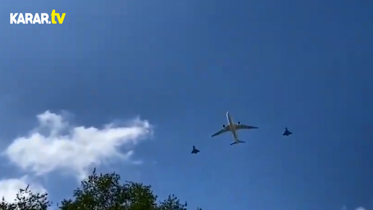 Yolcu uçağına eskortluk yapan savaş uçakları paniğe neden oldu