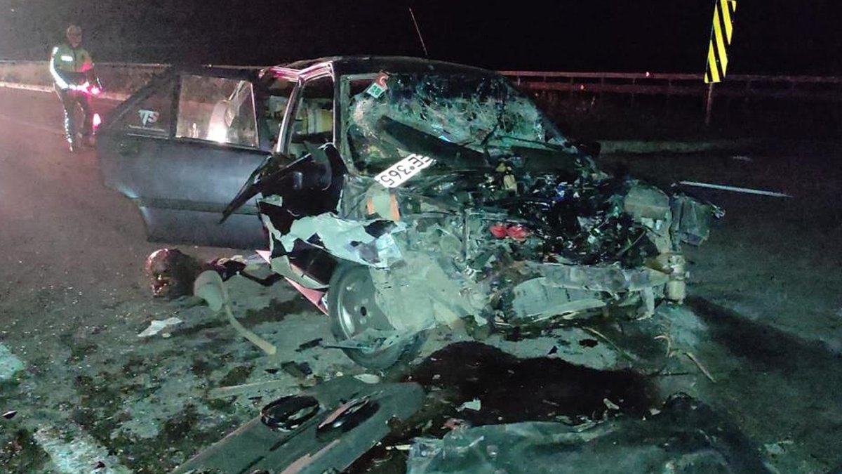 Çorum'da otomobil ile yolcu otobüsü çarpıştı