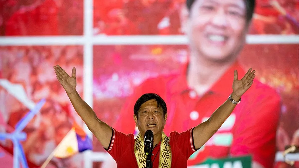Filipinler'de başkanlık seçimini 'son diktatör'ün oğlu Ferdinand Marcos kazandı