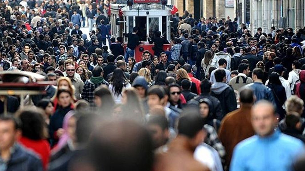 Türkiye'nin en büyük problemi ekonomi mi sığınmacılar mı? Anketten çıkan çarpıcı sonuç...