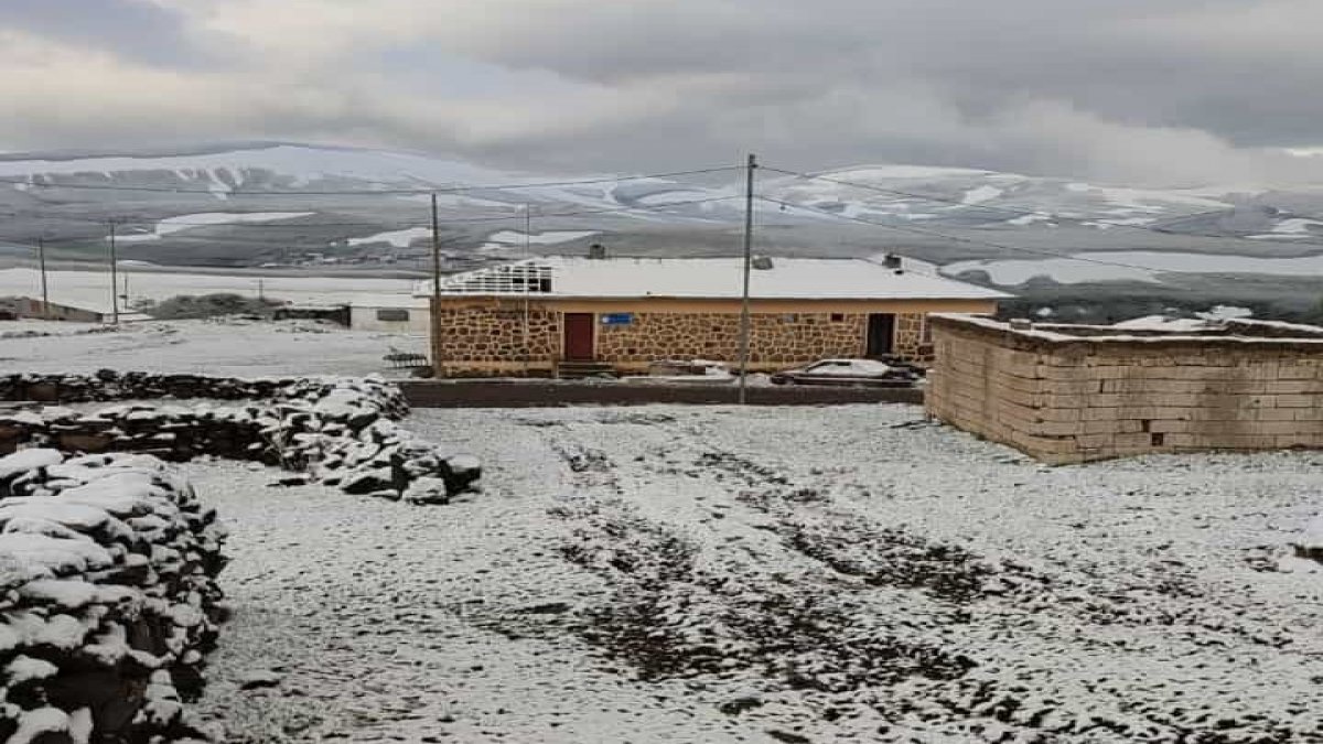 Mayıs ayında kar sürprizi: Üç ilçe beyaza büründü