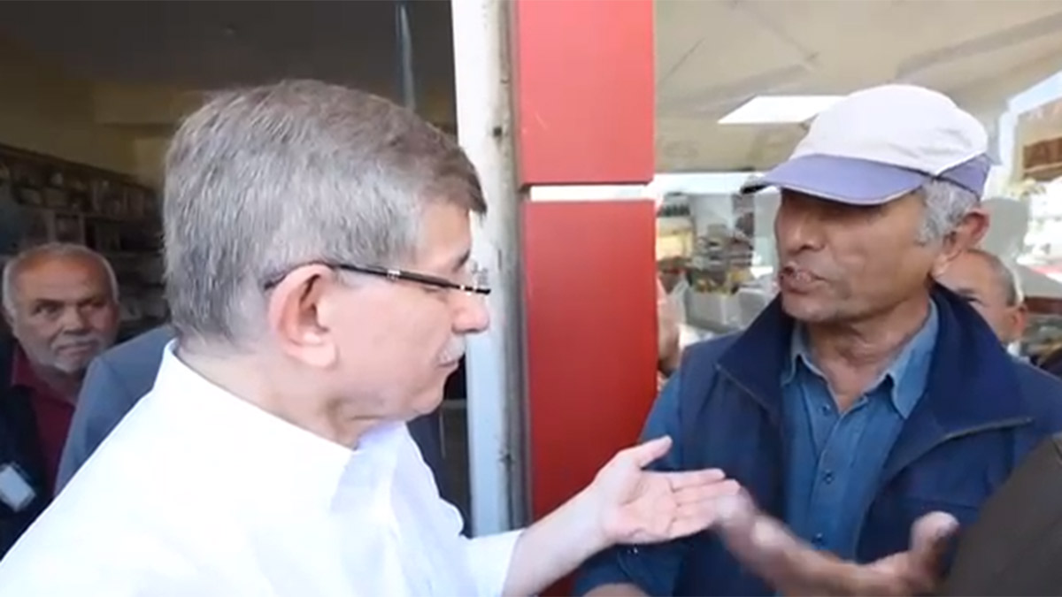 Davutoğlu ile vatandaş arasında dikkat çeken diyalog: Ekran yasağı var nasıl çıkalım?