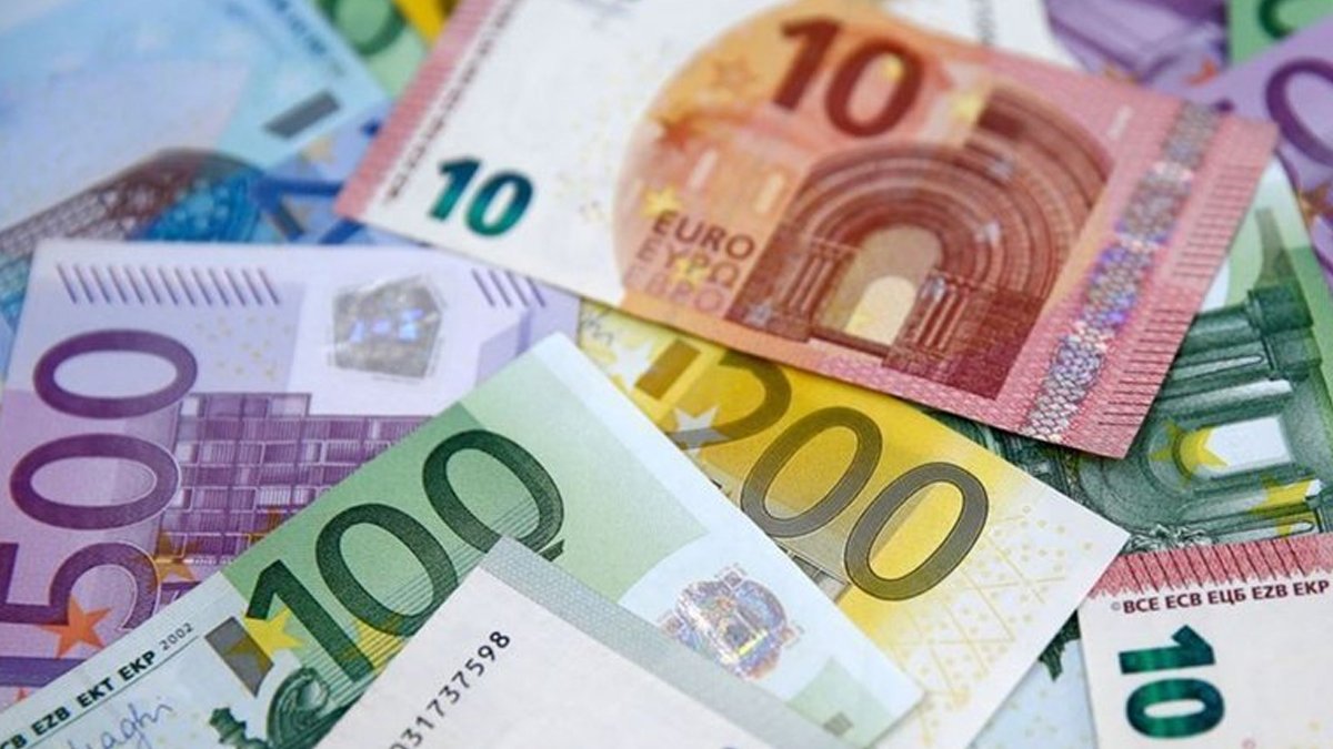 Euro, dolar karşısında dibi gördü: Son 5 yılın en düşük seviyesi
