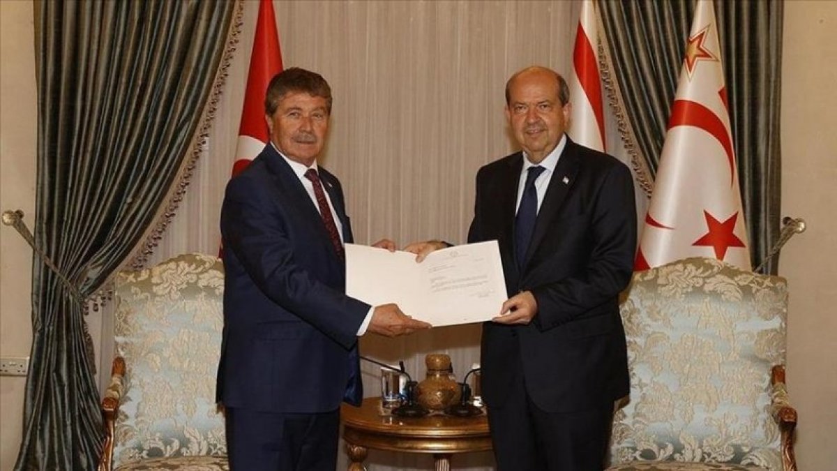 KKTC'de yeni hükümet Milletvekili Ünal Üstel başkanlığında kuruldu