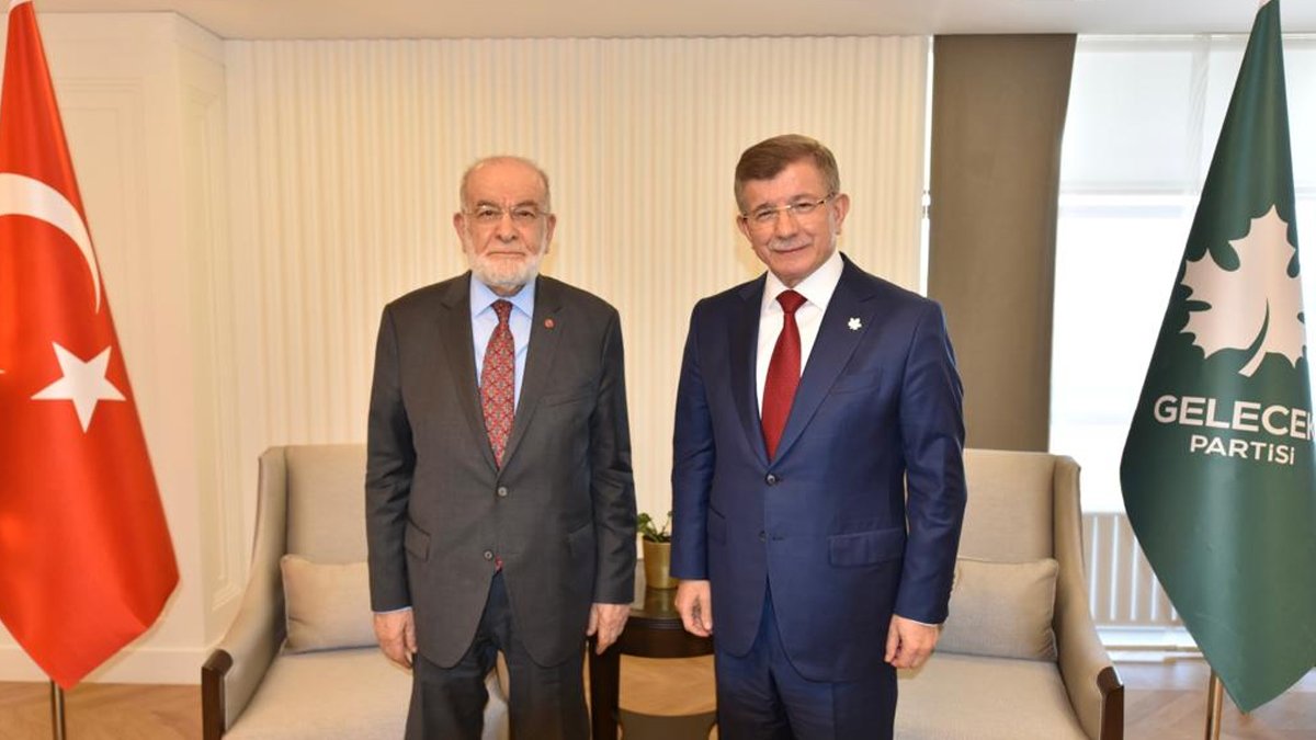 Karamollaoğlu ile Davutoğlu bir araya geldi