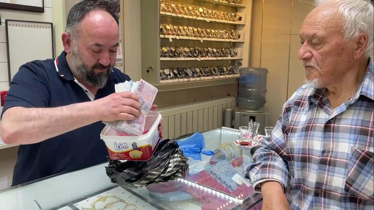 Kuyumcu, dolandırıcıların oyununu bozdu: Yaşlı adam 257 bin lirasını kaptırıyordu