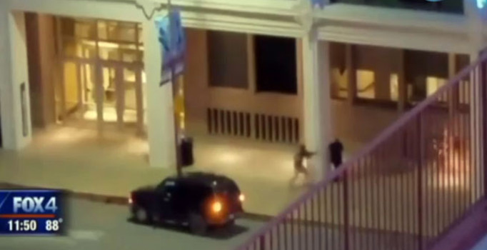 ABD'de polise yapılan saldırı görüntülendi