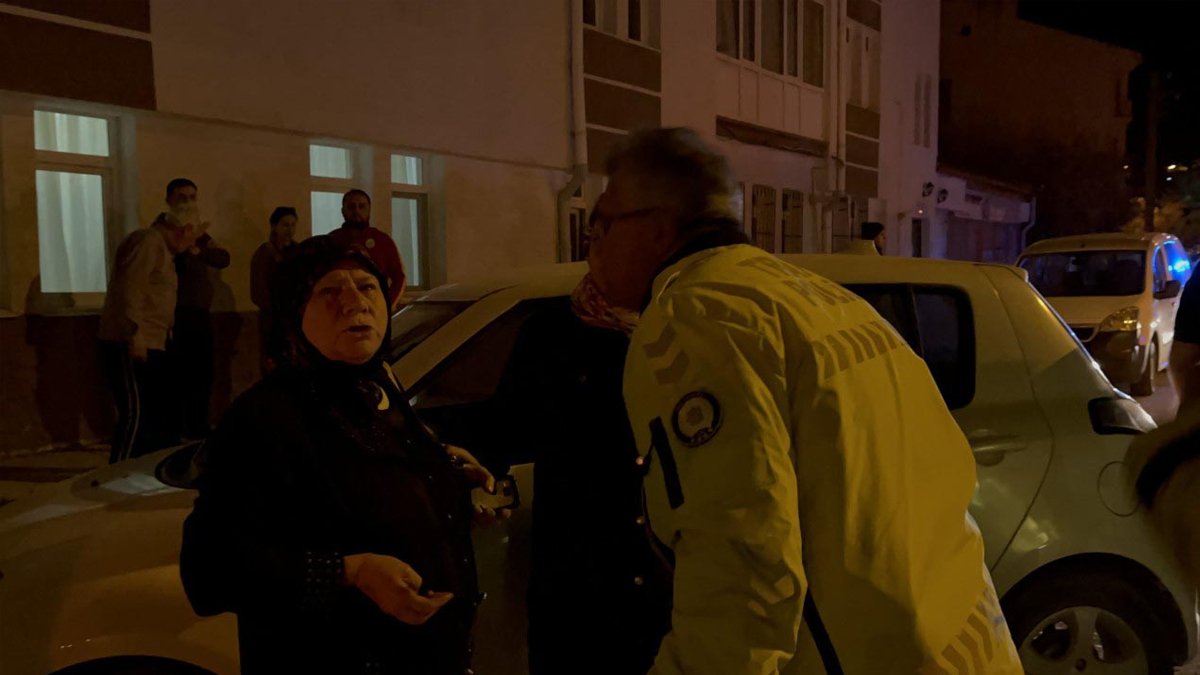 Alkollü sürücü, polisi görünce tanımadığı ailenin evine girmeye çalıştı