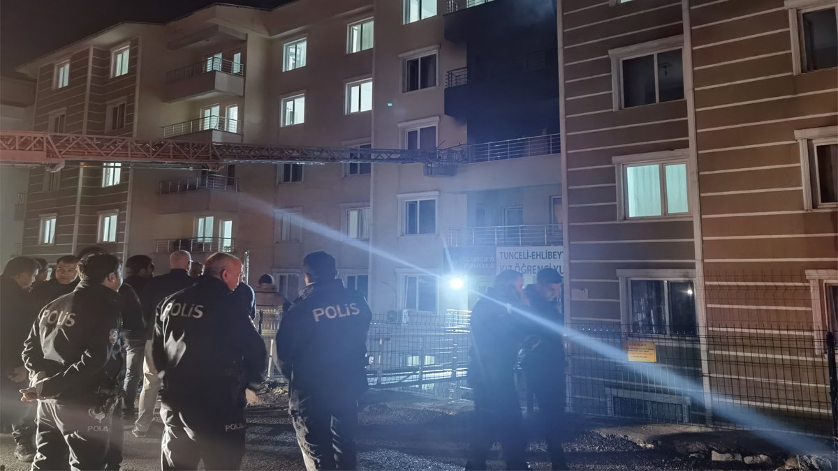 Kız öğrenci yurdunda yangın: 300 öğrenci tahliye edildi