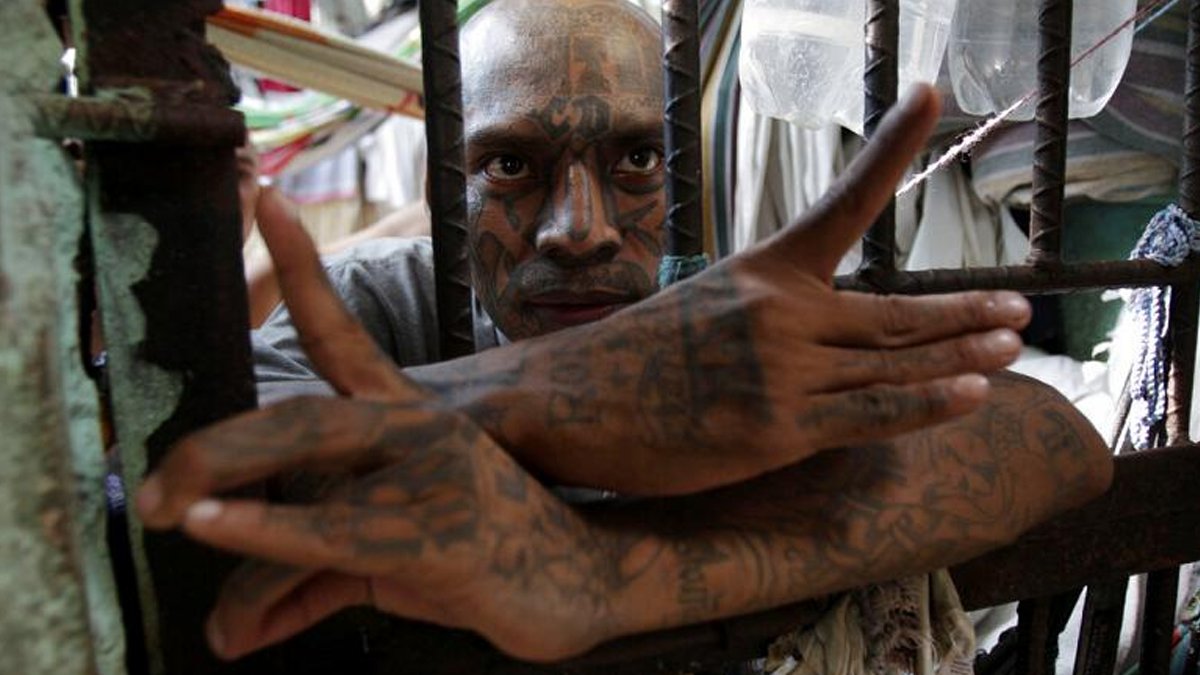 El Salvador'da 'çetelerle savaş': 50 günde 30 bin kişi tutuklandı