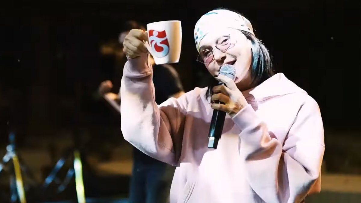 Şevval Sam'dan Trabzonspor'a şampiyonluk şarkısı: Unutulmaz Kazım'a selam olsun