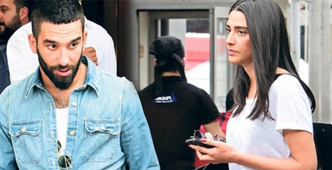 Arda Turan ve Aslıhan Doğan Çeşme’de tatilde