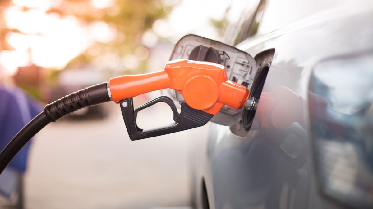 Doların ateşi akaryakıt zamlarını tetikliyor Benzine ikinci büyük zam