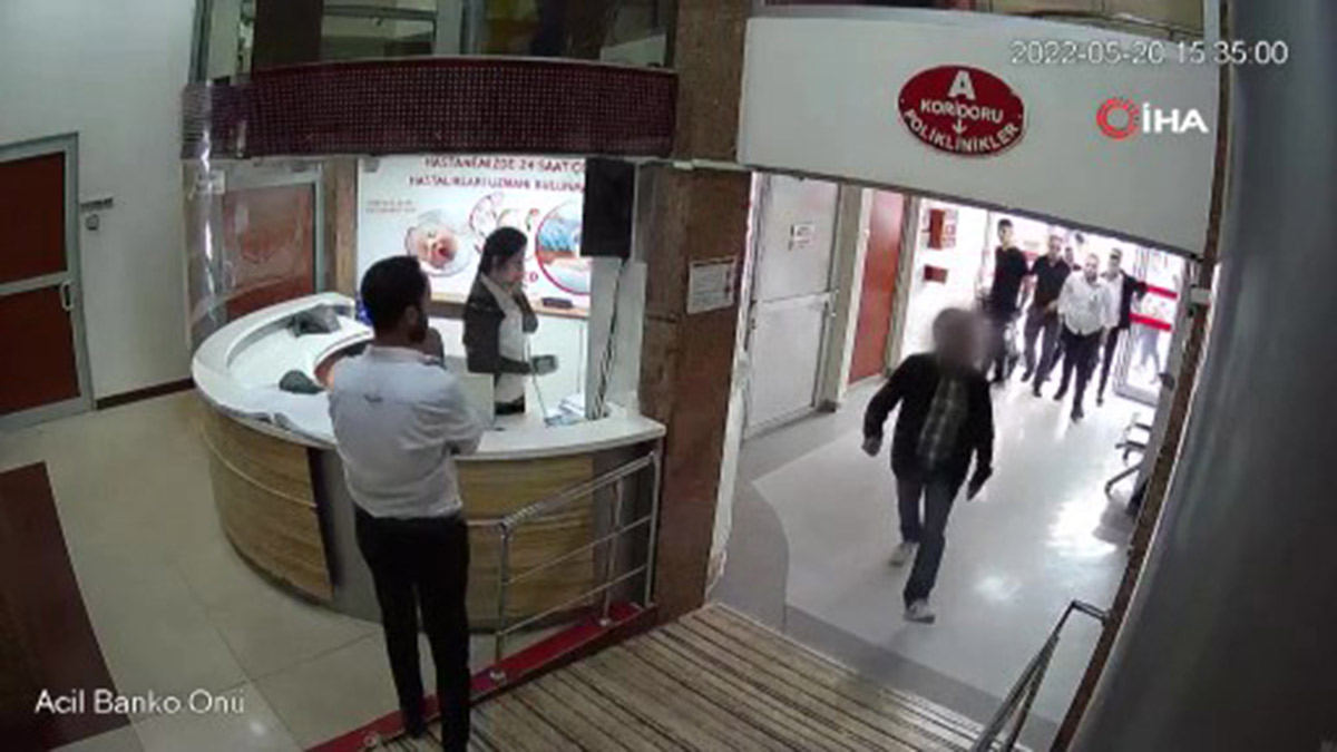 Hastanede bıçaklı saldırı! Kızını darp edip sağlık çalışanını yaraladı