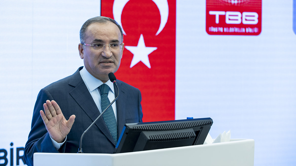 Bozdağ'dan dikkat çeken tweet savunması: Hakkında soruşturma açılan kimse yok