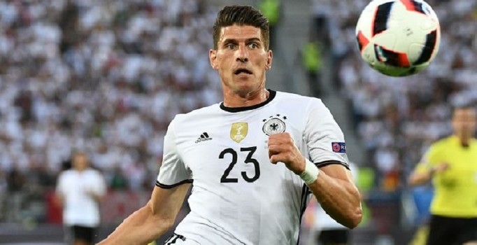 Beşiktaş'ın başarılı golcüsü Mario Gomez’e yeni randevu