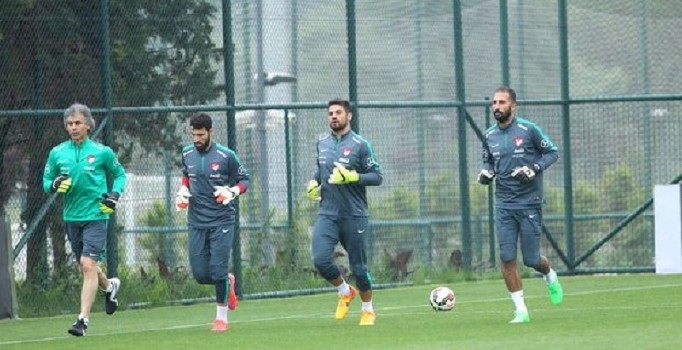 Milli kaleci Ali Şaşal Vural Almanya'ya gidiyor