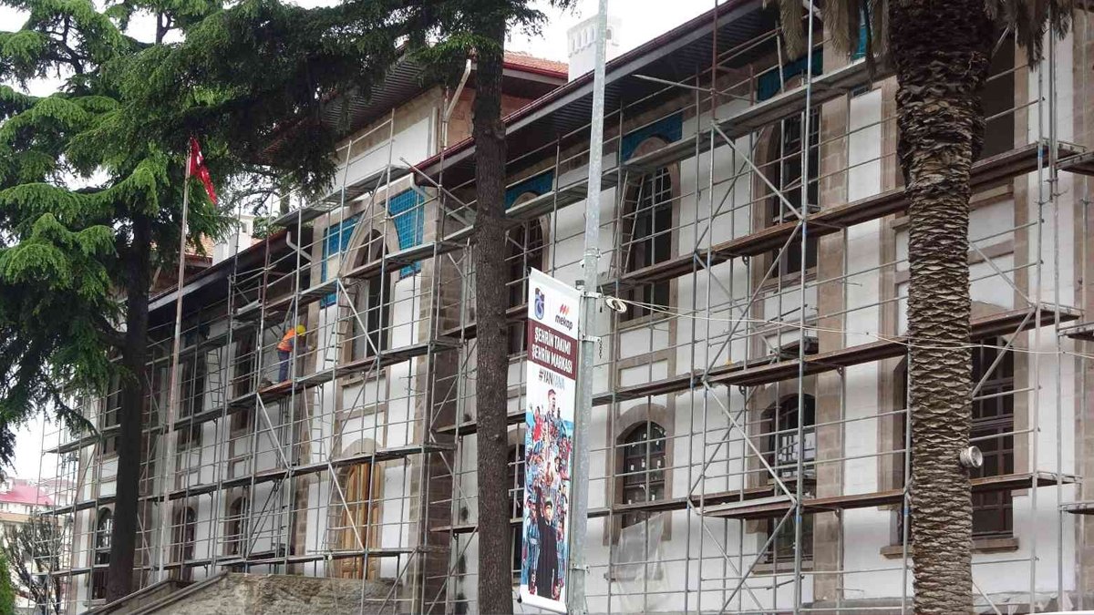 Trabzon'da 165 yıllık tarihi vilayet binası aslına uygun şekilde restore ediliyor