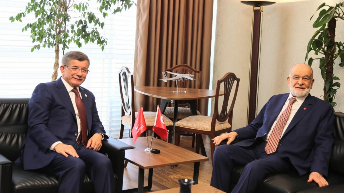 Ahmet Davutoğlu'nun turu sürüyor