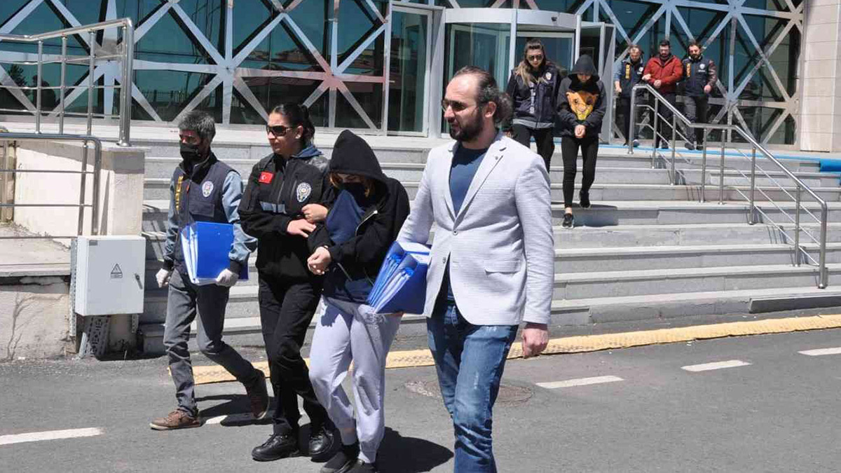 Polisten kargo çetesine operasyon! 53 milyon vatandaşın bilgilerini ele geçirdiler