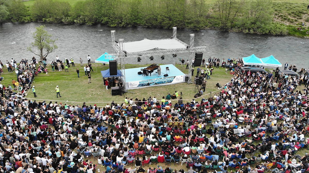 Fazıl Say, Munzur Nehri kıyısında konser verdi