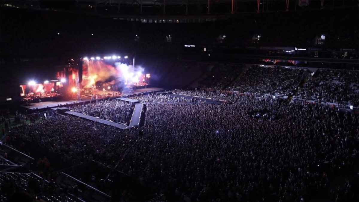 Mor ve Ötesi'nden konserde 'Gezi' desteği: Mücella abla da yalnız değil, Can Atalay da...