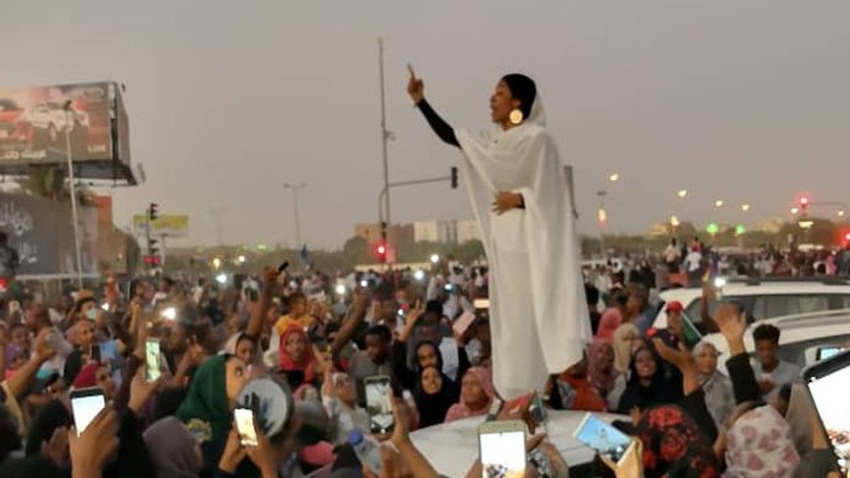 Sudan’da askeri yönetim karşıtı iki protestocu öldürüldü