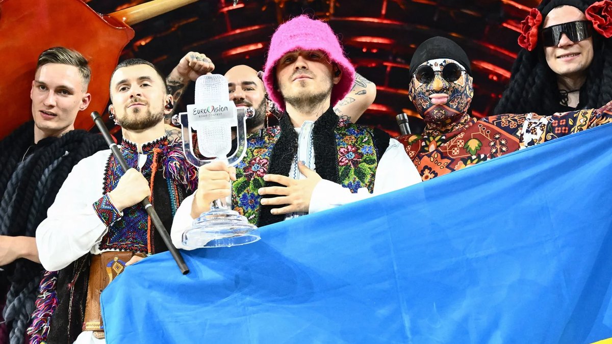 Eurovision'u kazanan Ukraynalı grup, zafer kupasını İHA satın almak için sattı