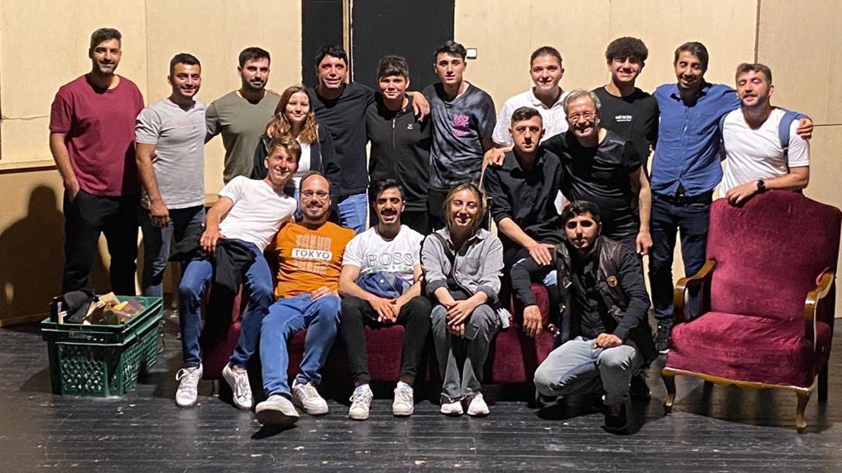 Siyaset sahneye çıkıyor