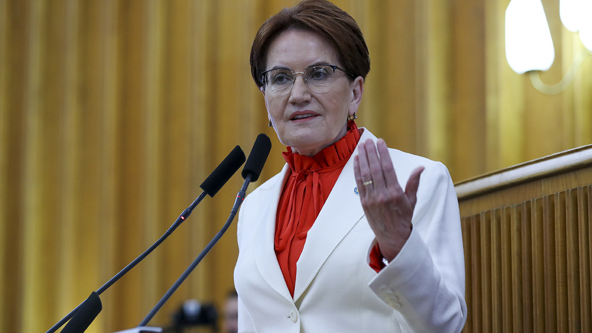 Akşener'den Erdoğan'a eleştiri: Her şeyi şuursuzca harcamakta ısrar ediyor