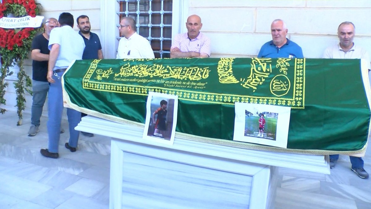 Büyükçekmece'deki kazada hayatını kaybeden 2 öğrenci son yolculuğuna uğurlandı: Gözyaşları sel oldu