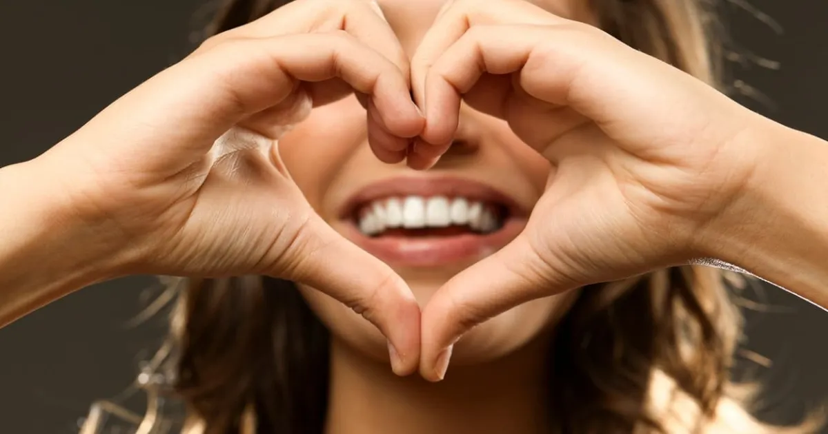 Dişlerinizi gören doktorunuzu soracak! 5 adımda bembeyaz olacak… çok basit