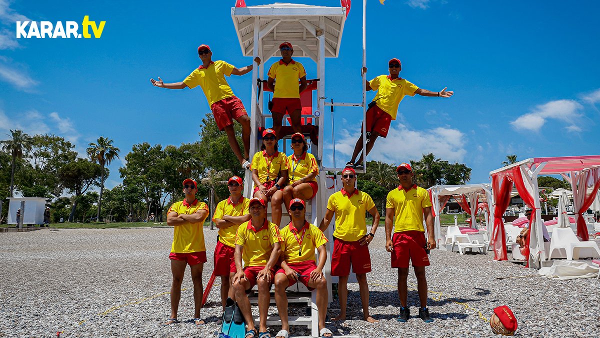 Dünyaca ünlü sahildeki cankurtaranları görenler boğulma numarası yapıyor