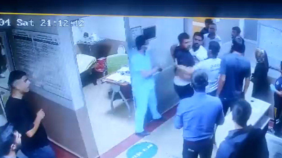 Siirt'te doktora şiddet! 'Neden tüm vücut röntgen çekmedin?' deyip saldırdı