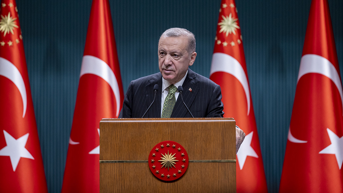 Erdoğan: Faizi düşürmeye devam edeceğiz