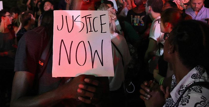 ABD’nin Atlanta şehrinde siyahi kişi ağaca asılı şekilde bulundu