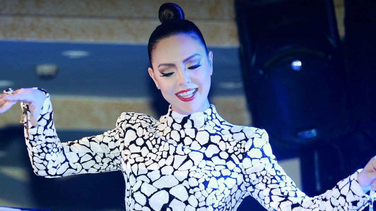 Ebru Gündeş, yeni aşka yelken açtı: İşte kendisinden 20 yaş küçük sevgilisi...