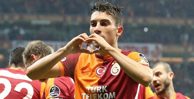 Galatasaray'da oynamak istemeyen Alex Telles Porto ile anlaştı