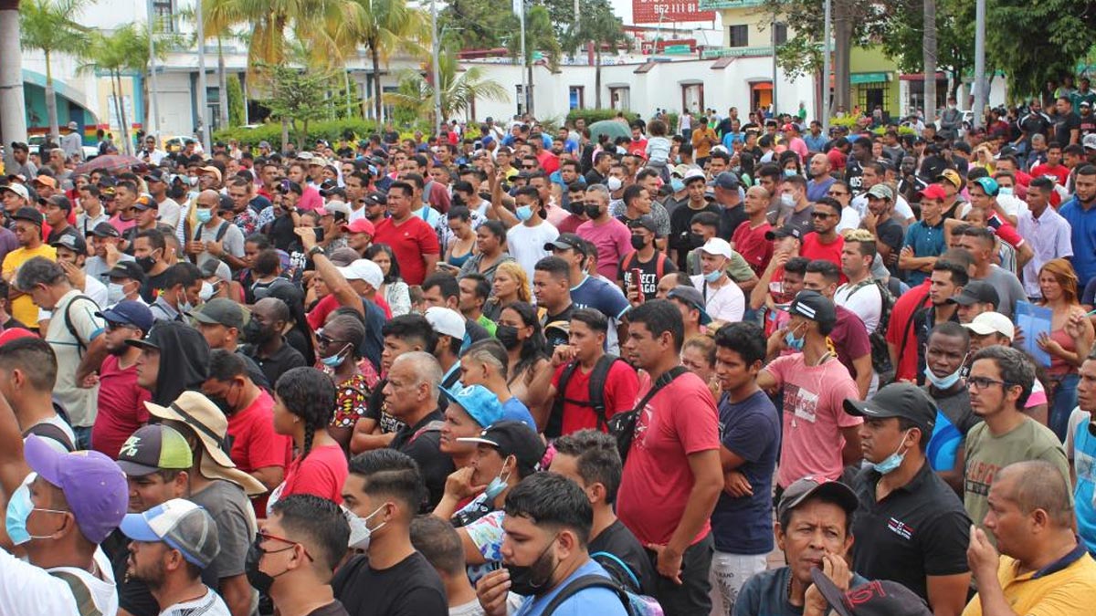 Binlerce göçmen Meksika'dan ABD'ye yürüyor