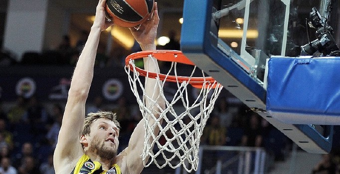 Fenerbahçe'de yıldız isim takımda kaldı