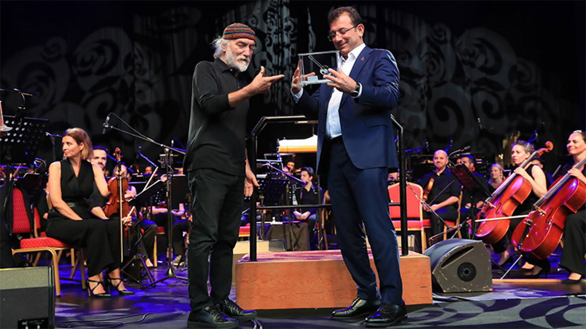 İmamoğlu'ndan Yunanistan mesajı: Sesimiz, savaş isteyenlerin seslerini bastırsın